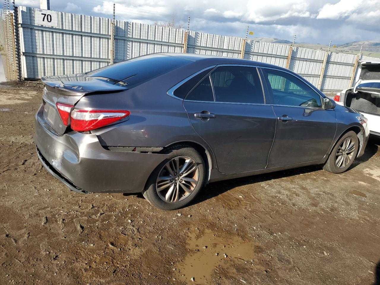 2016 TOYOTA CAMRY LE - Фото 3