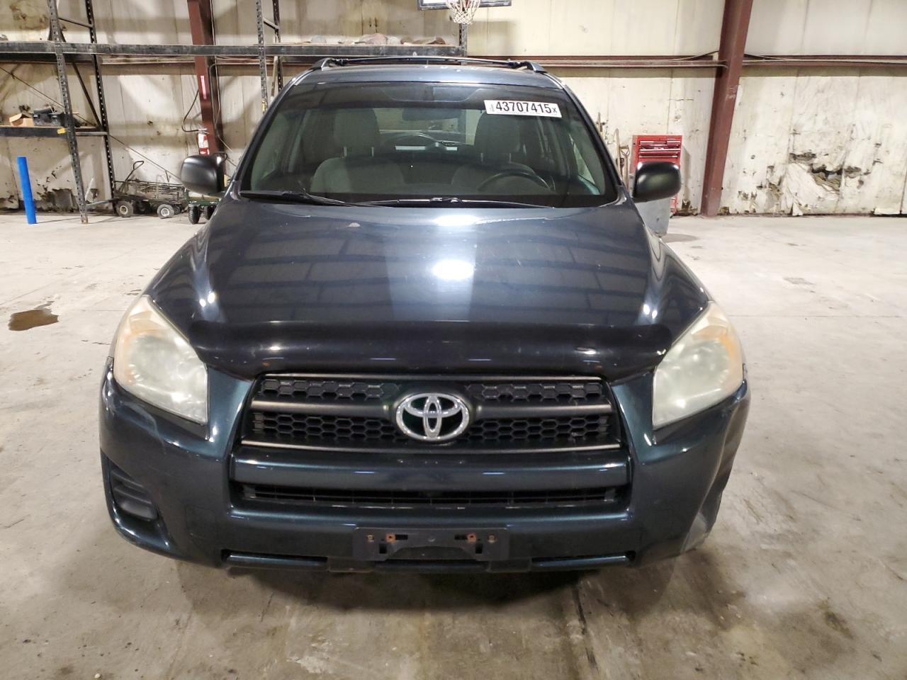 2011 TOYOTA RAV4 - Фото 5