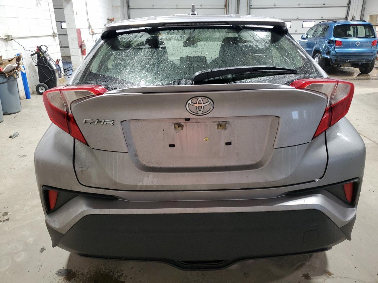 2019 TOYOTA C-HR XLE - Image 6