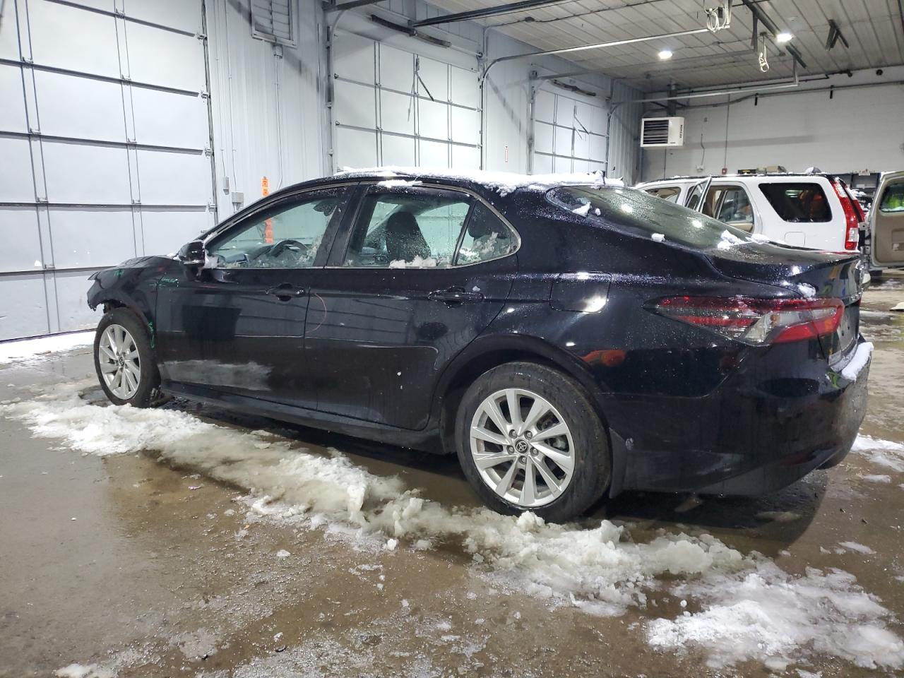 2023 TOYOTA CAMRY LE - Фото 2