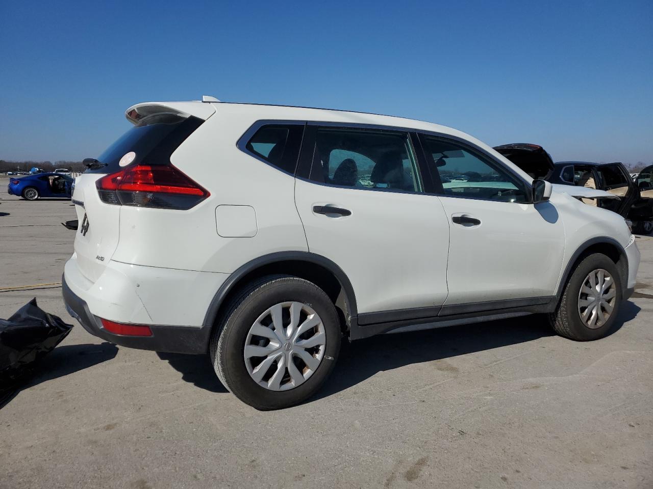 2017 NISSAN ROGUE SV - Image 3