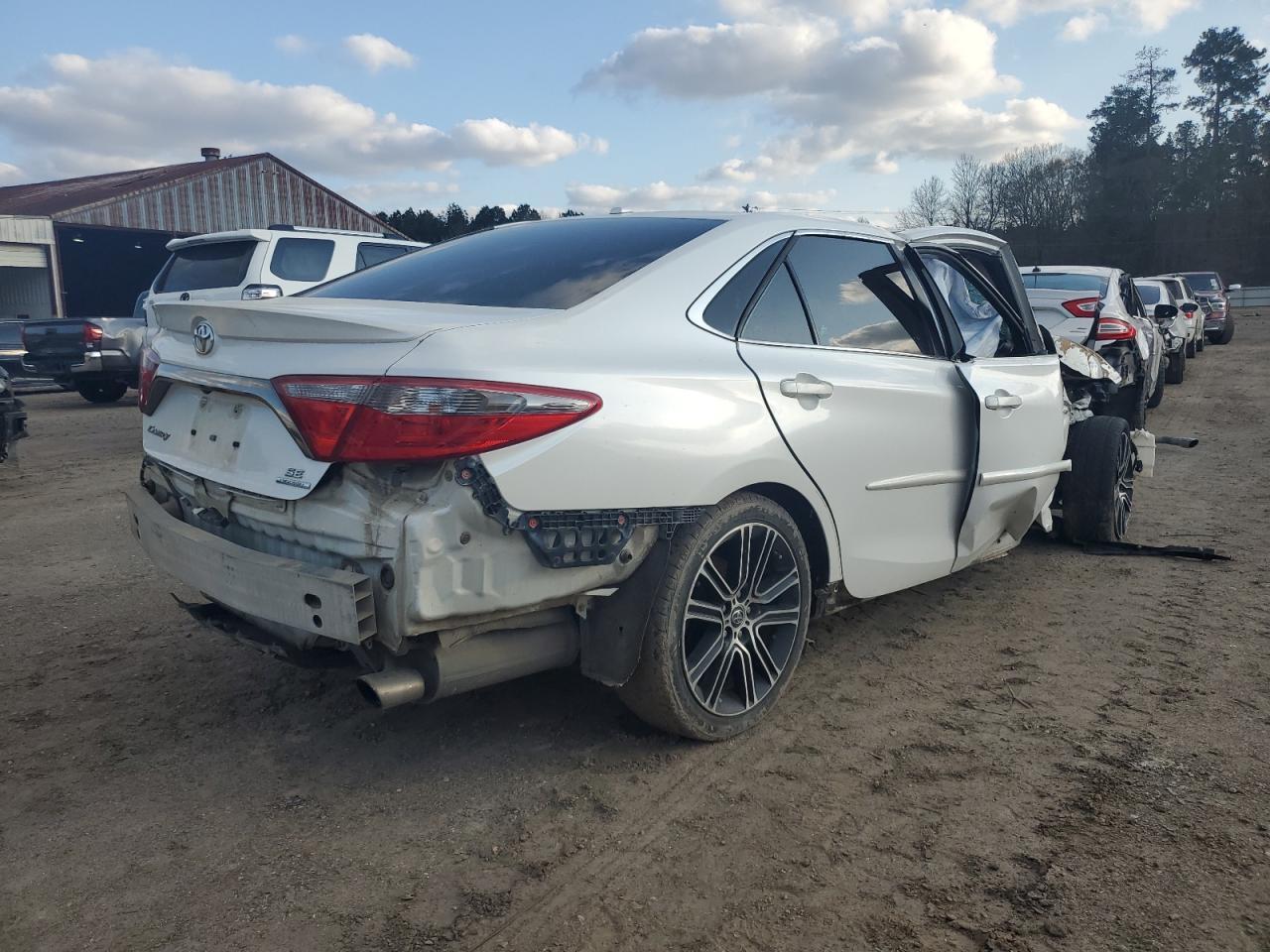 2016 TOYOTA CAMRY LE - Фото 3