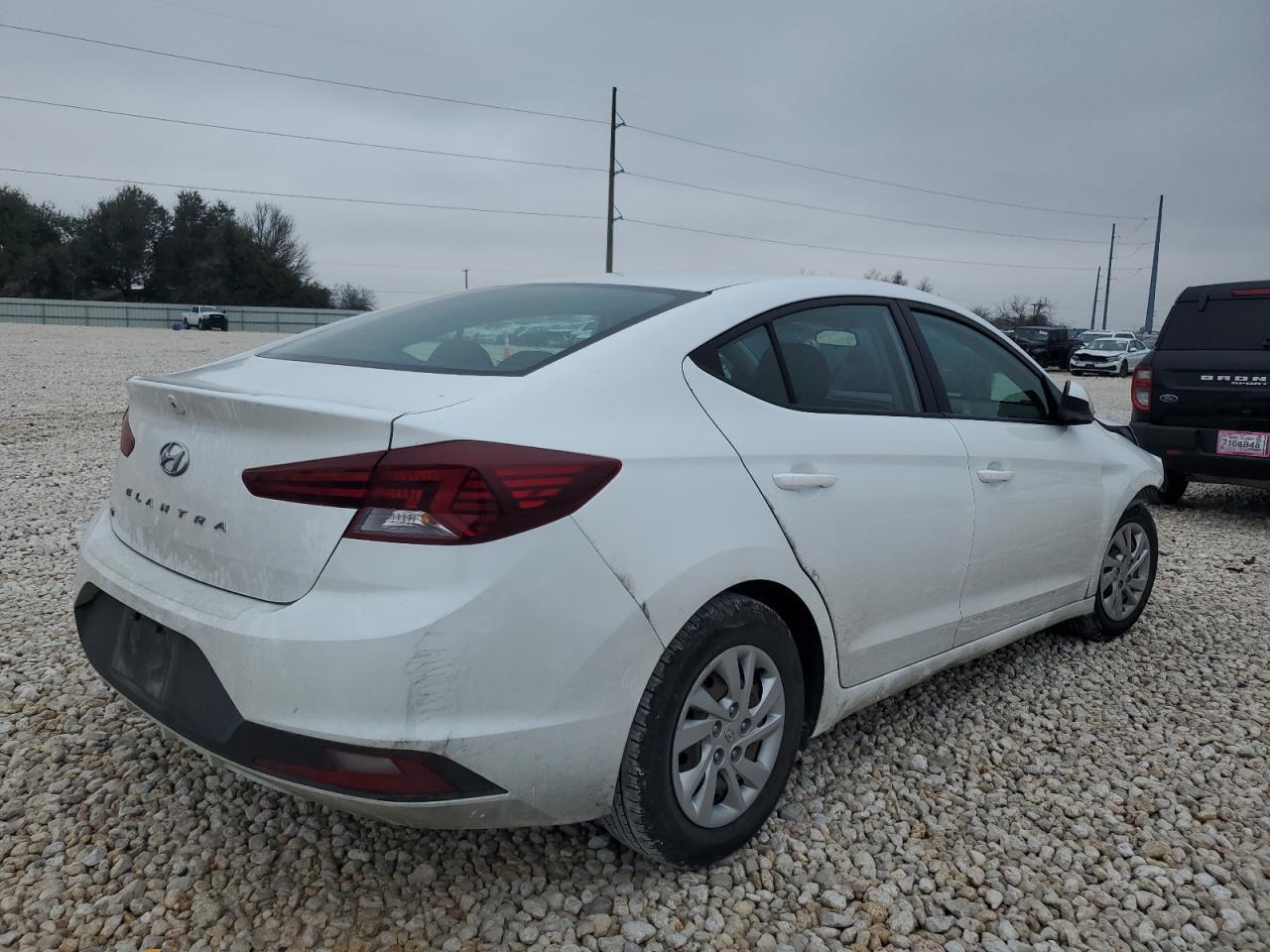 2019 HYUNDAI ELANTRA SE - Фото 3