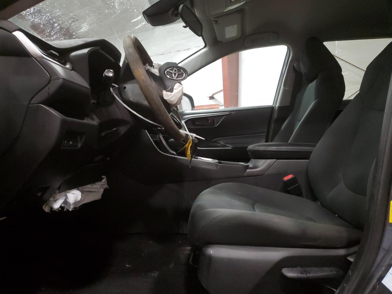 2021 TOYOTA RAV4 LE - Фото 7