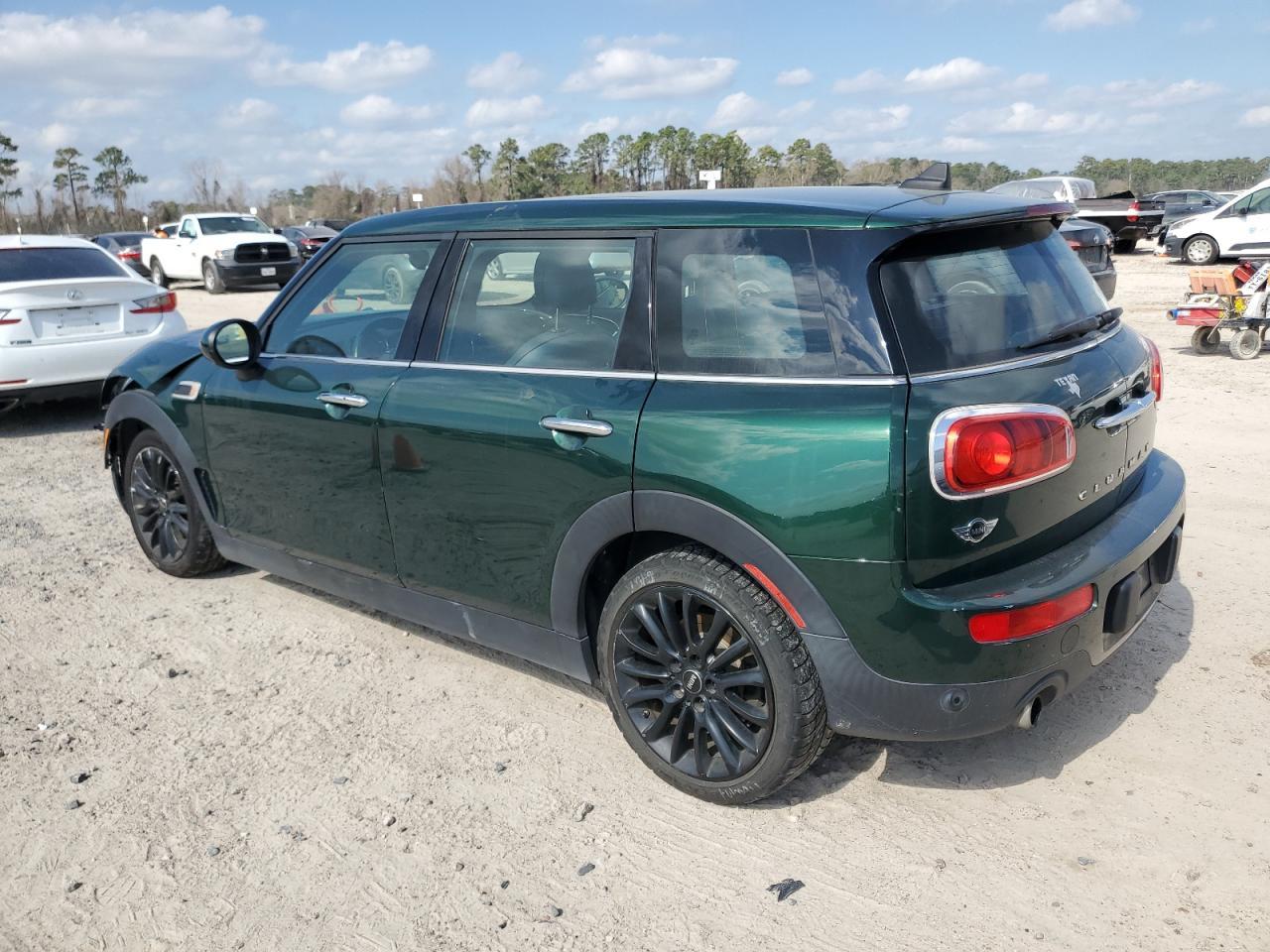 2017 MINI COOPER CLU - Image 2
