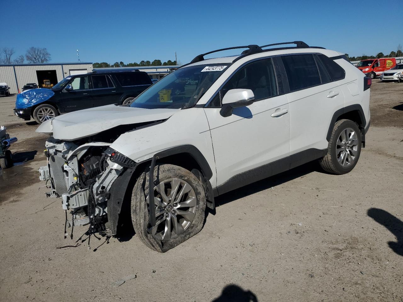 2024 TOYOTA RAV4 XLE P