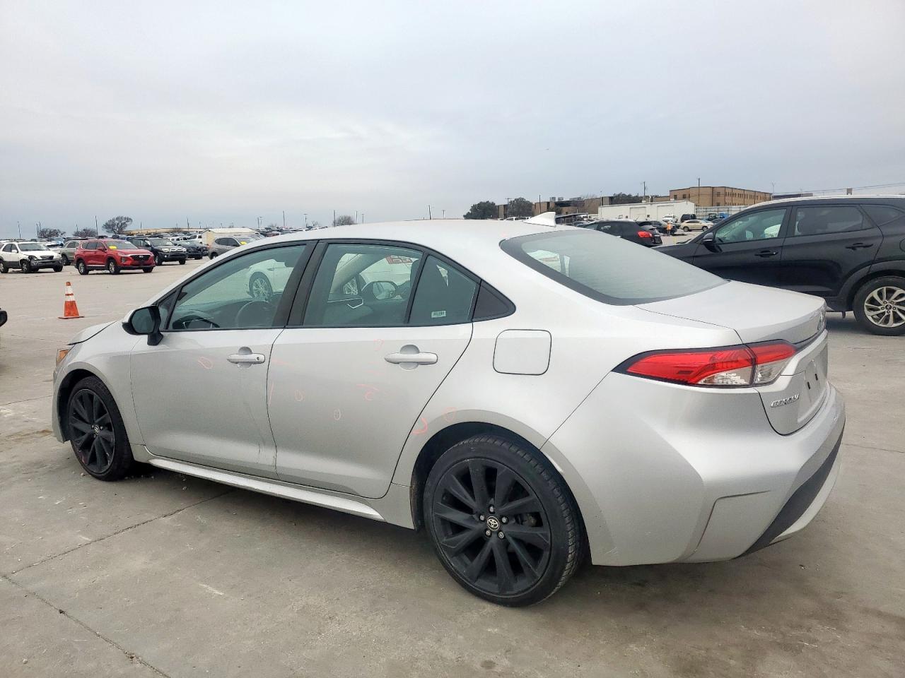 2021 TOYOTA COROLLA LE - Фото 2