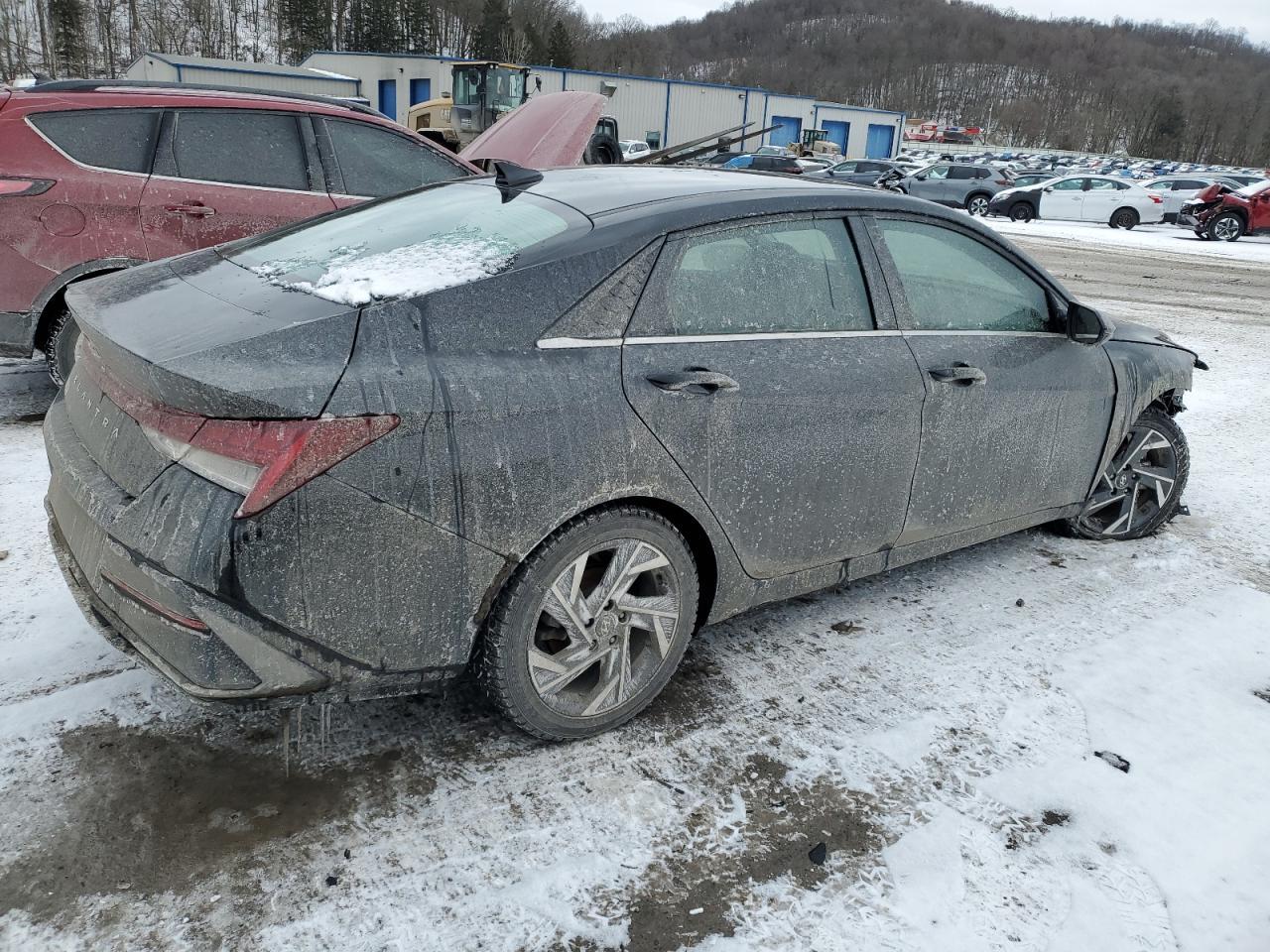 2024 HYUNDAI ELANTRA SE - Фото 3