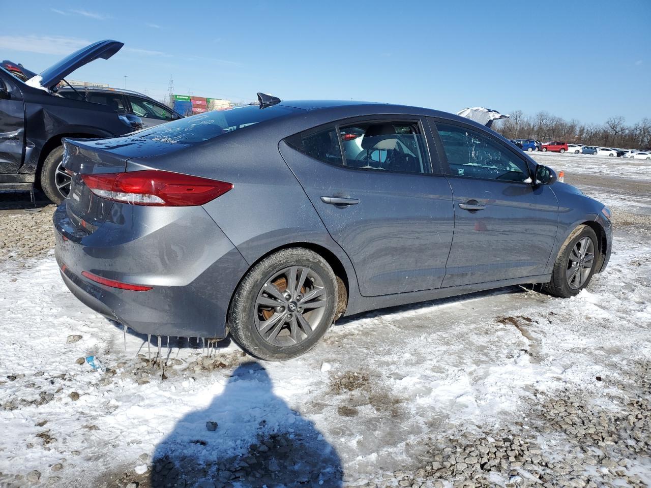 2018 HYUNDAI ELANTRA SE - Фото 3