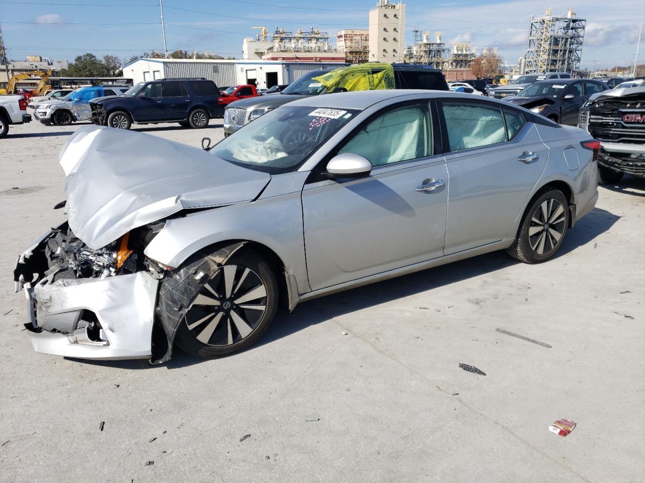 2022 NISSAN ALTIMA SV