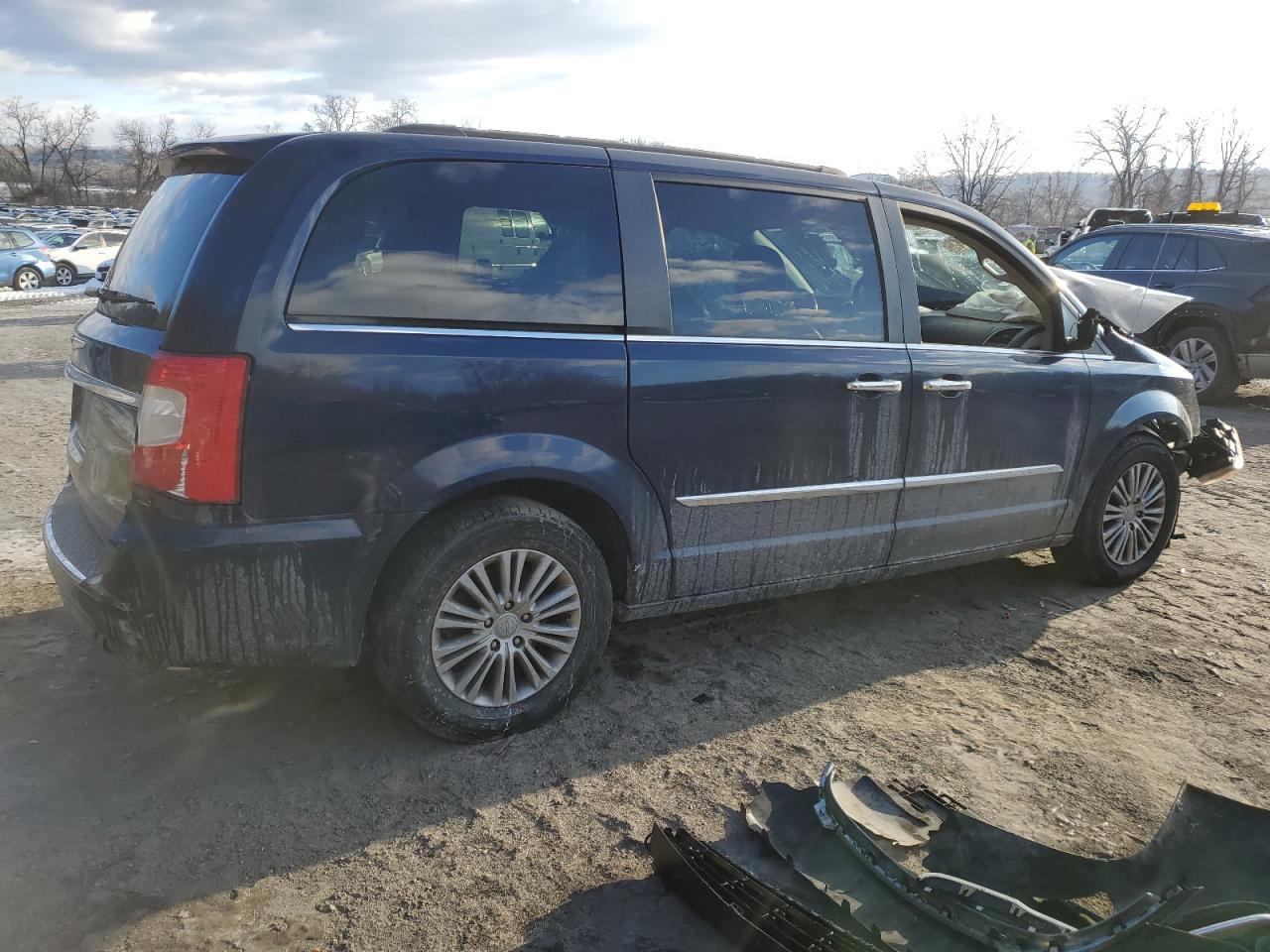2014 CHRYSLER TOWN & COU - Image 3