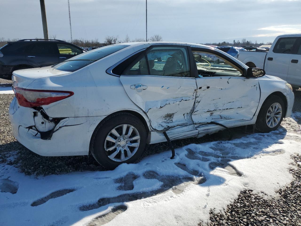 2016 TOYOTA CAMRY LE - Фото 3