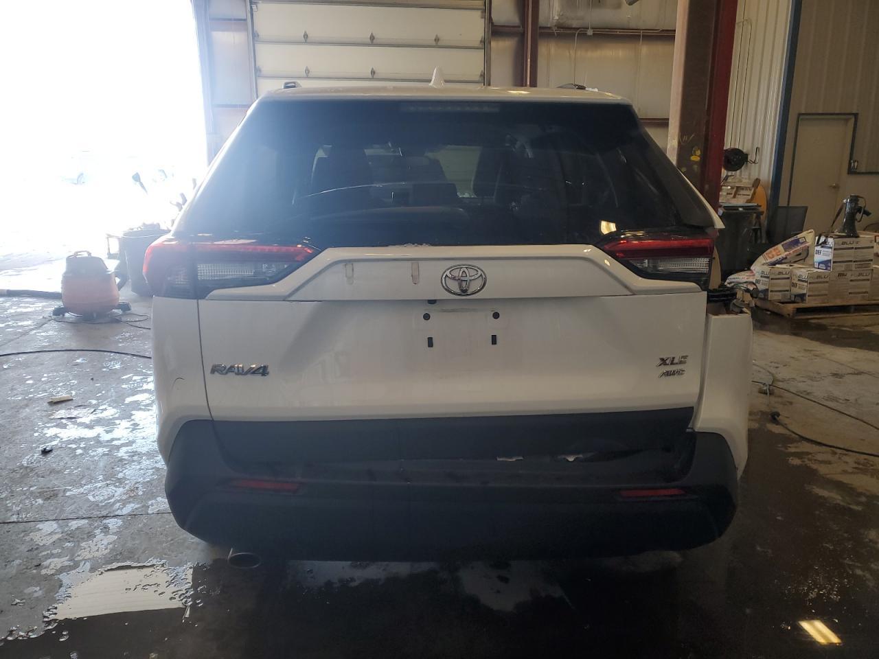 2020 TOYOTA RAV4 XLE - Фото 6