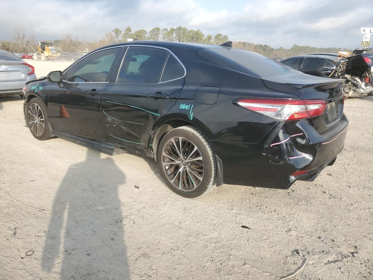 2020 TOYOTA CAMRY SE - Image 2