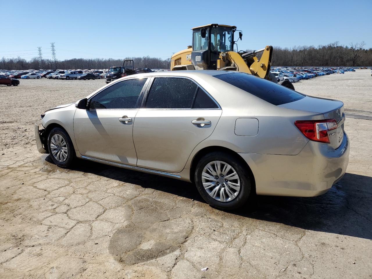 2013 TOYOTA CAMRY L - Фото 2