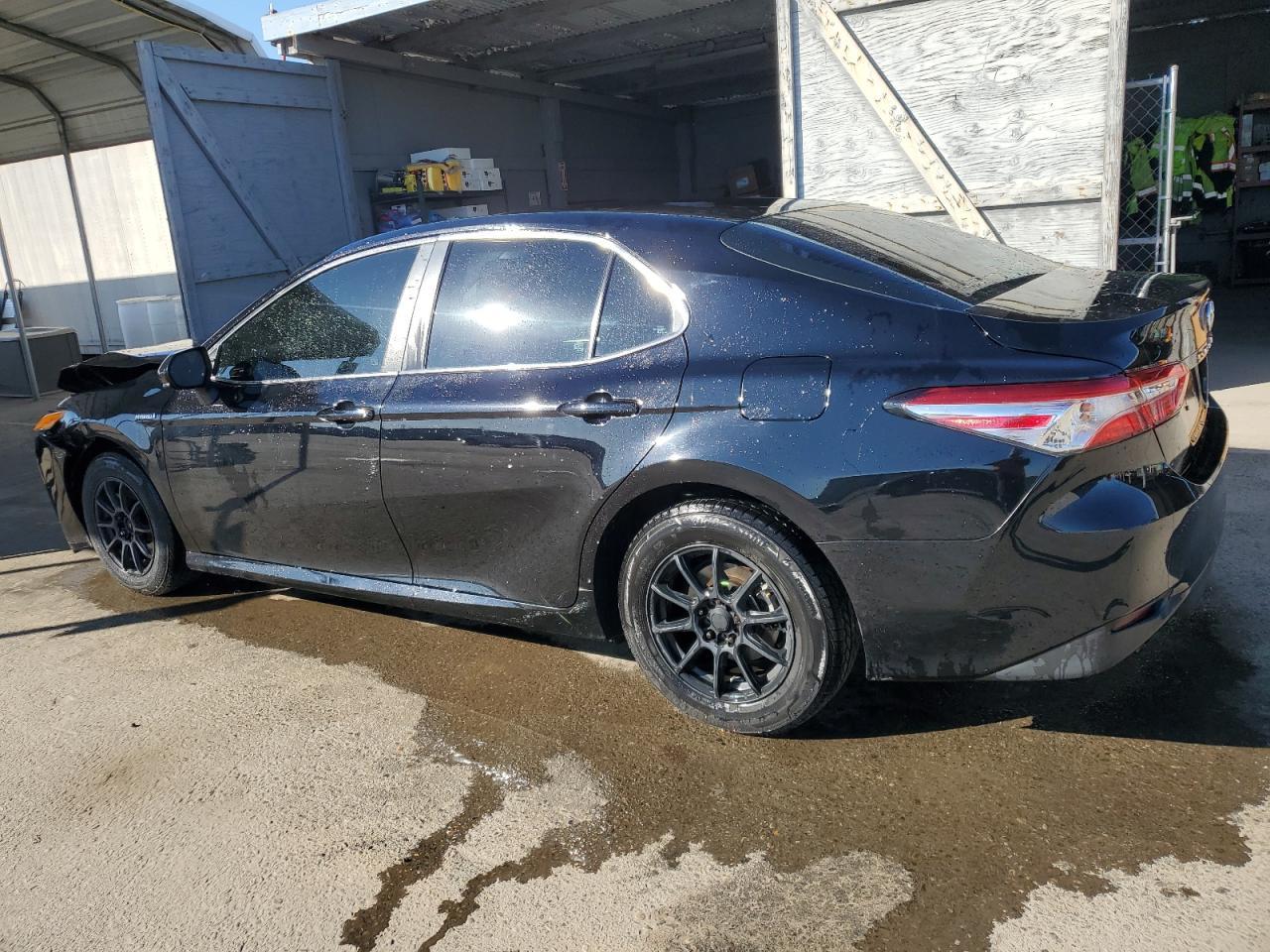 2018 TOYOTA CAMRY LE - Image 2