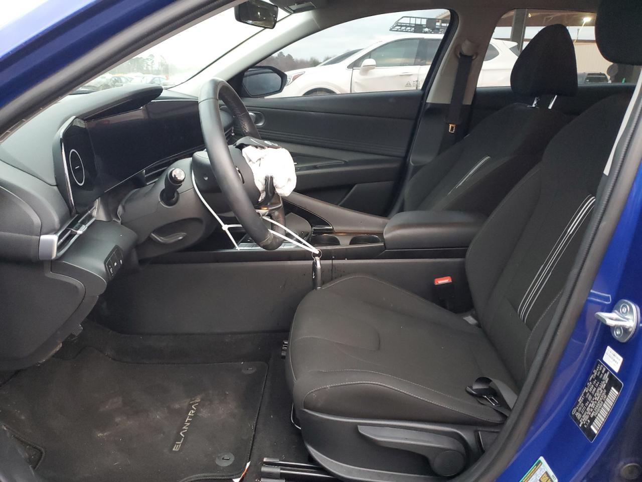 2023 HYUNDAI ELANTRA SE - Фото 7