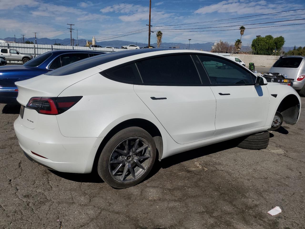 2022 TESLA MODEL 3 - Фото 3