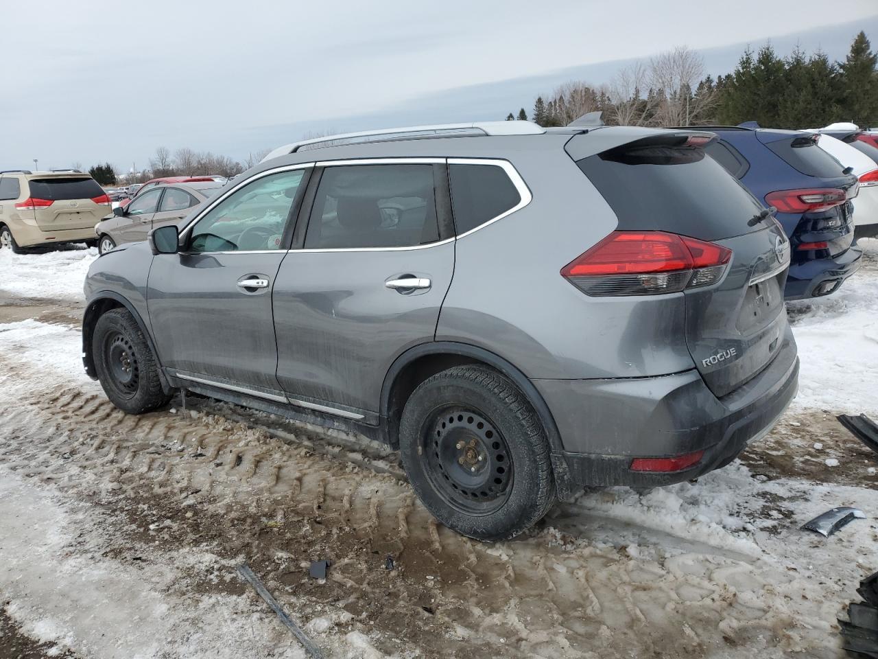2017 NISSAN ROGUE SV - Фото 2