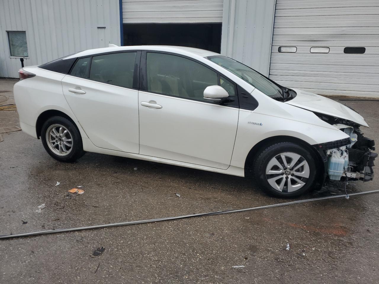 2016 TOYOTA PRIUS - Image 4