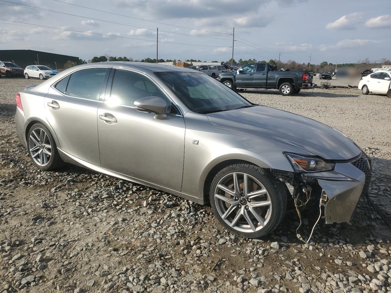 2017 LEXUS IS 200T - Фото 4