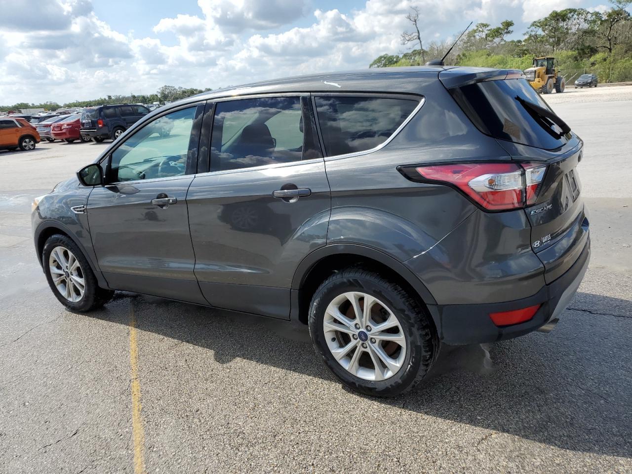 2017 FORD ESCAPE SE - Фото 2