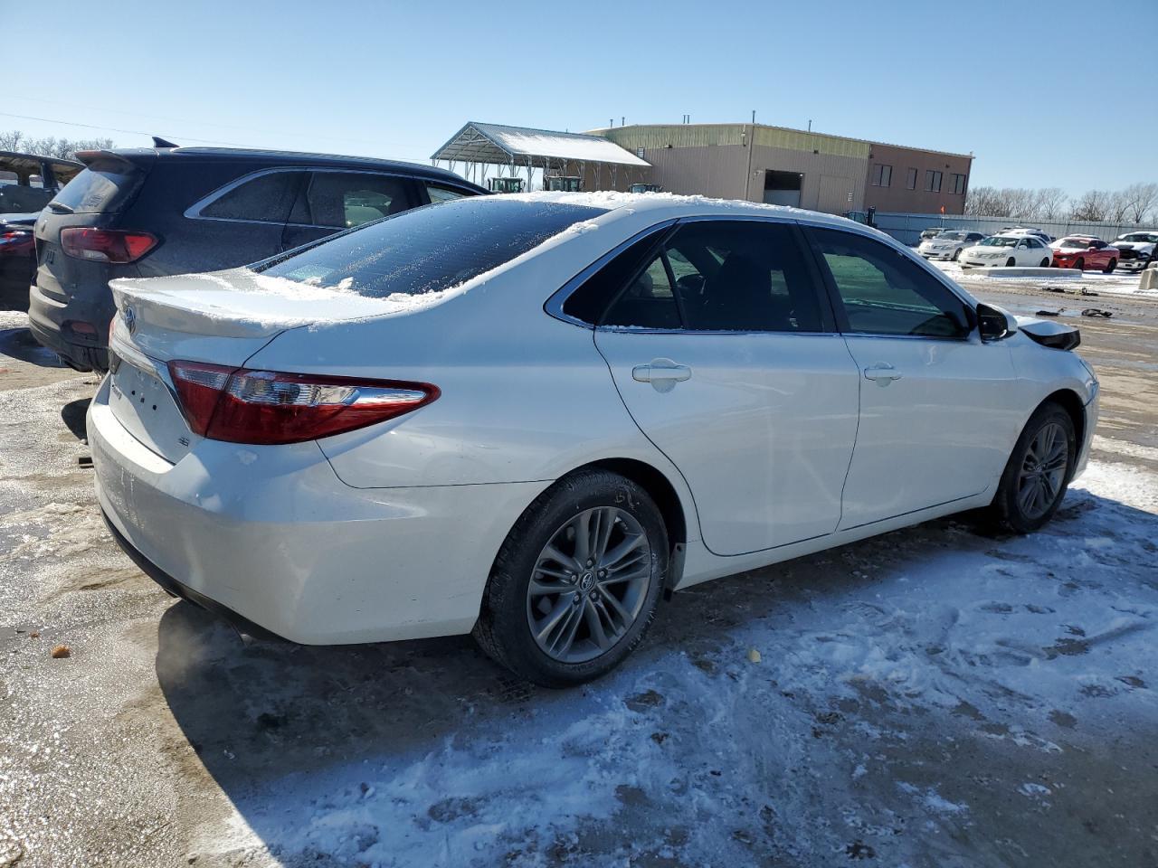 2016 TOYOTA CAMRY LE - Фото 3