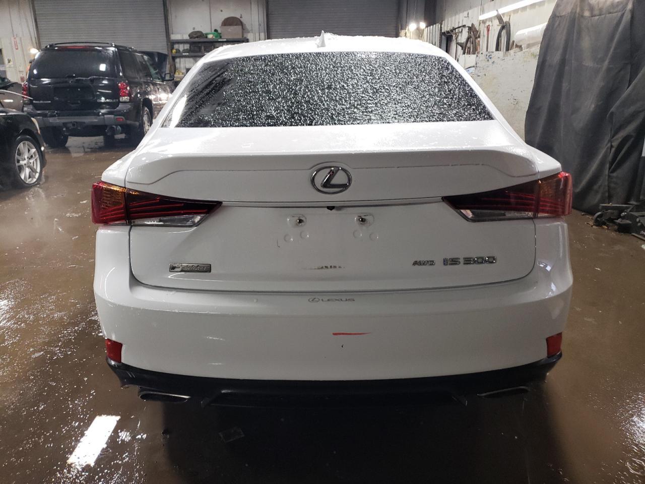 2019 LEXUS IS 300 - Фото 6