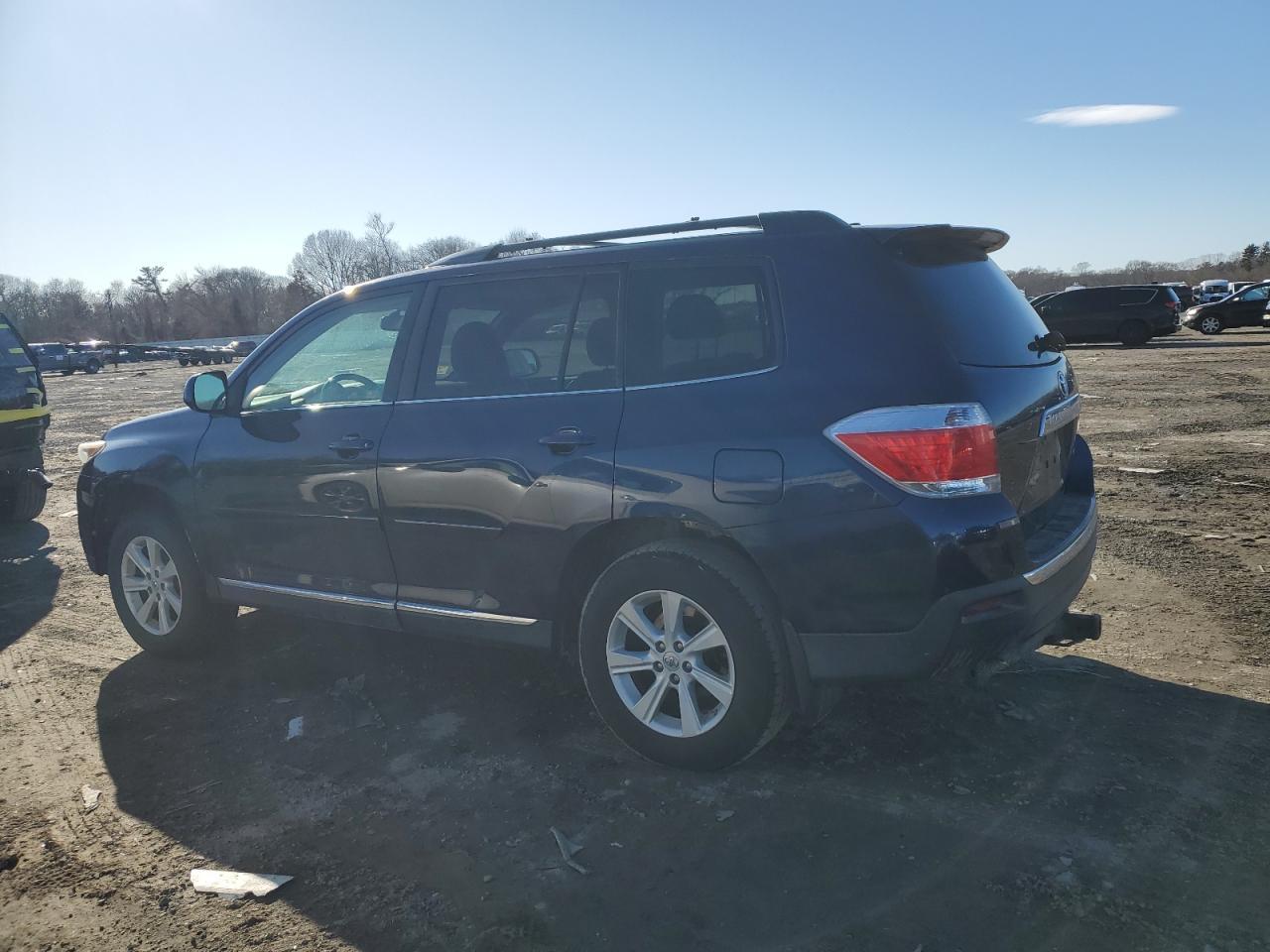 2012 TOYOTA HIGHLANDER - Image 2