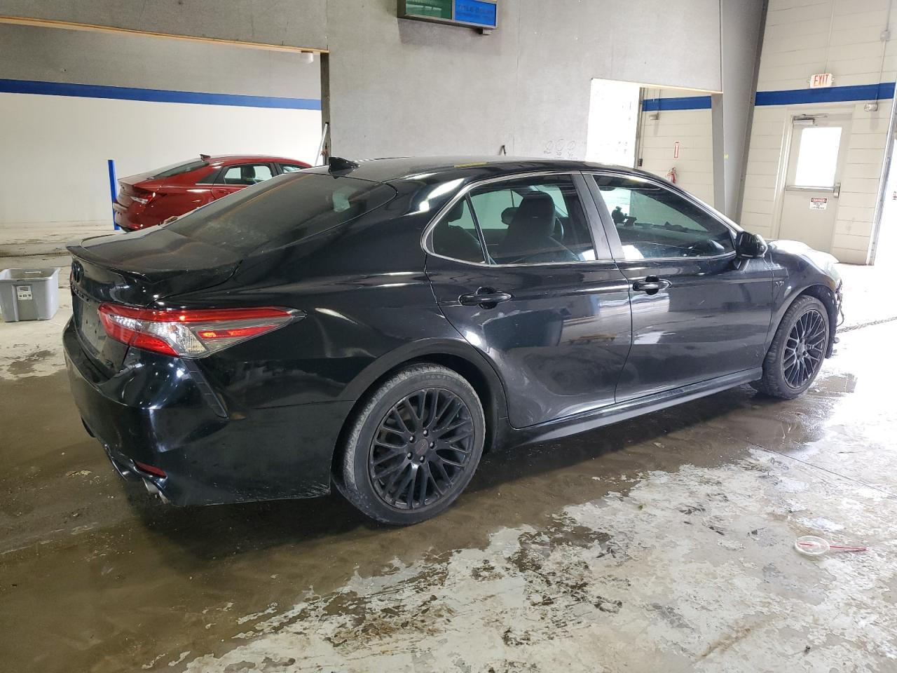 2019 TOYOTA CAMRY L - Фото 3