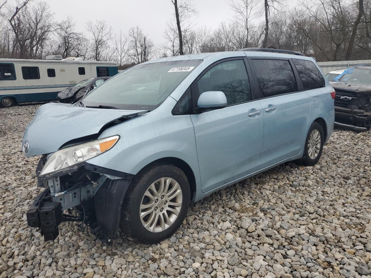 2015 TOYOTA SIENNA XLE