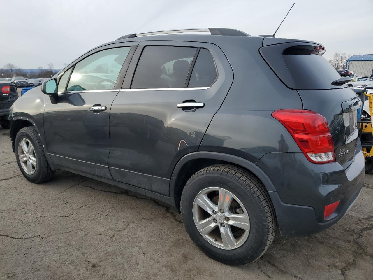 2019 CHEVROLET TRAX 1LT - Image 2