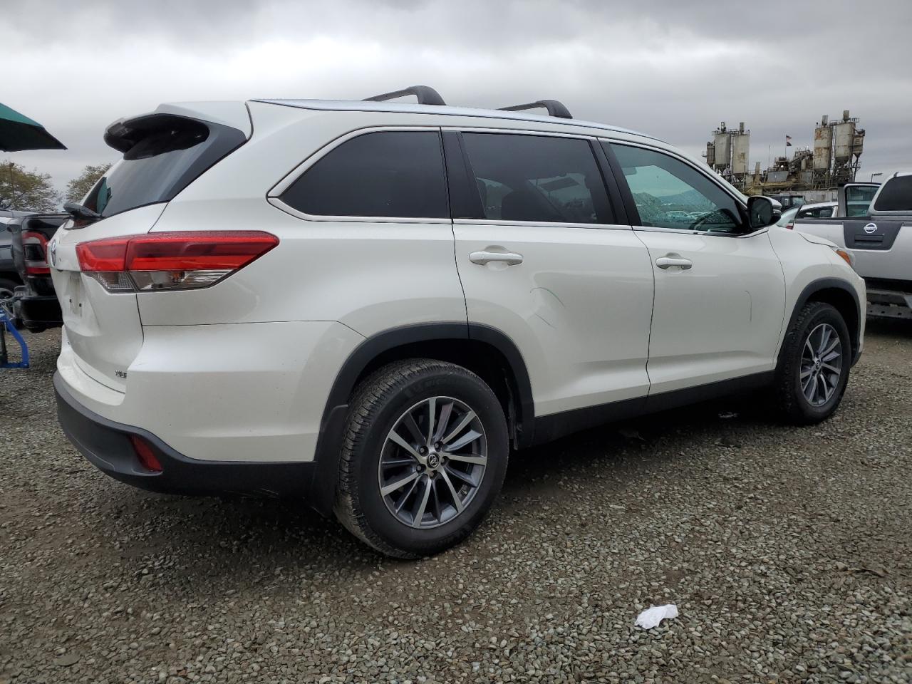 2019 TOYOTA HIGHLANDER - Image 3