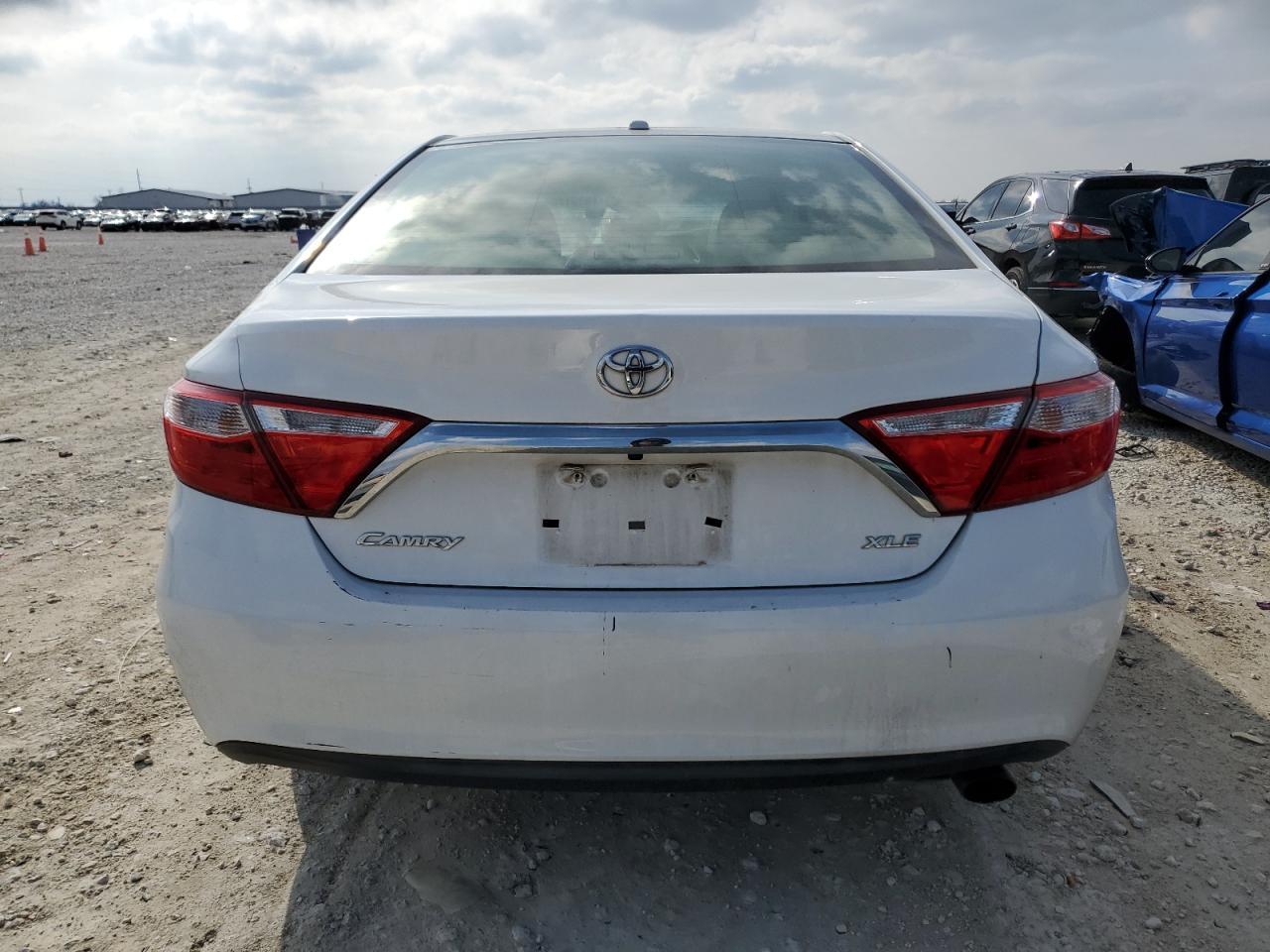 2016 TOYOTA CAMRY LE - Фото 6