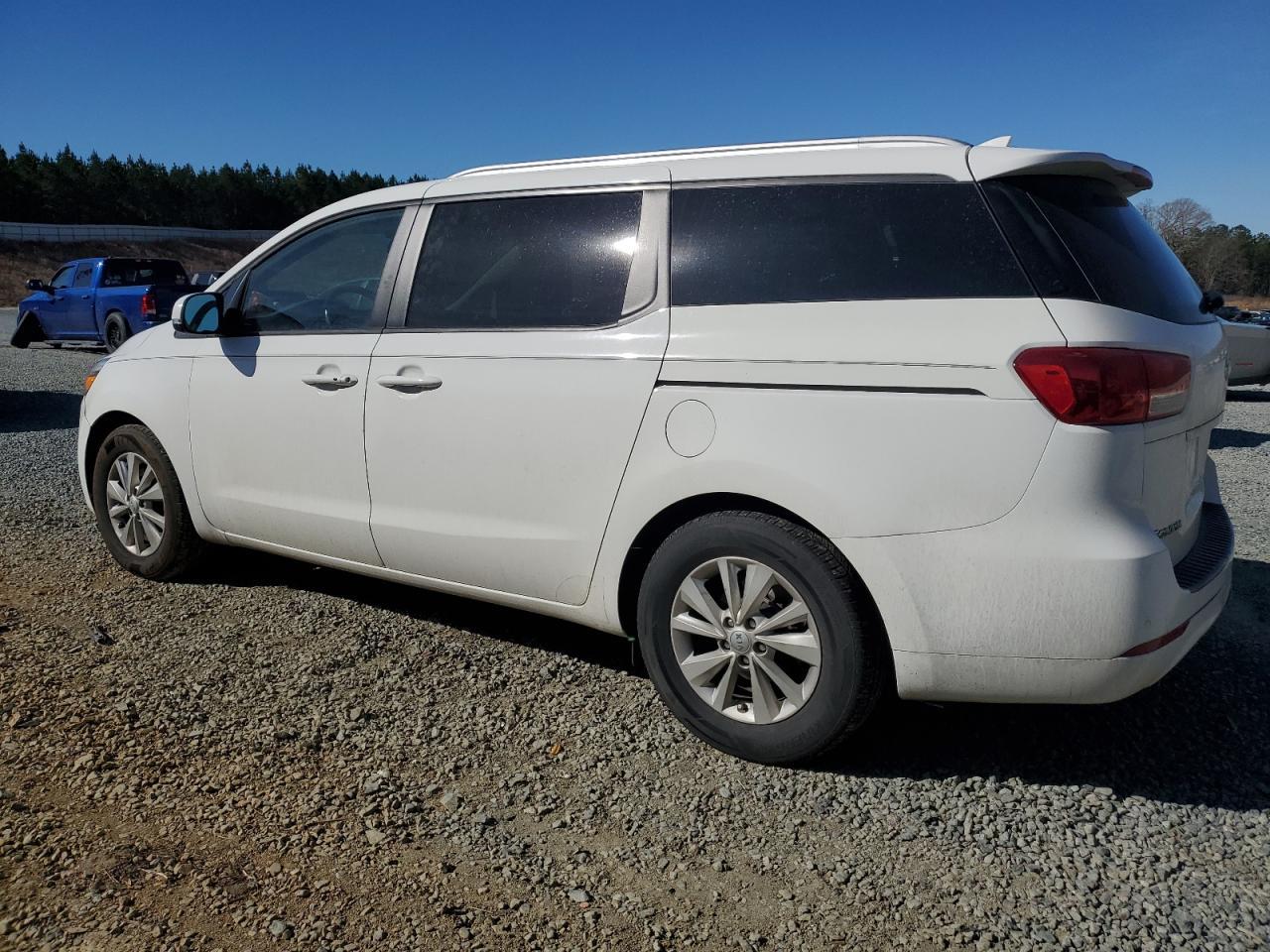 2017 KIA SEDONA LX - Фото 2