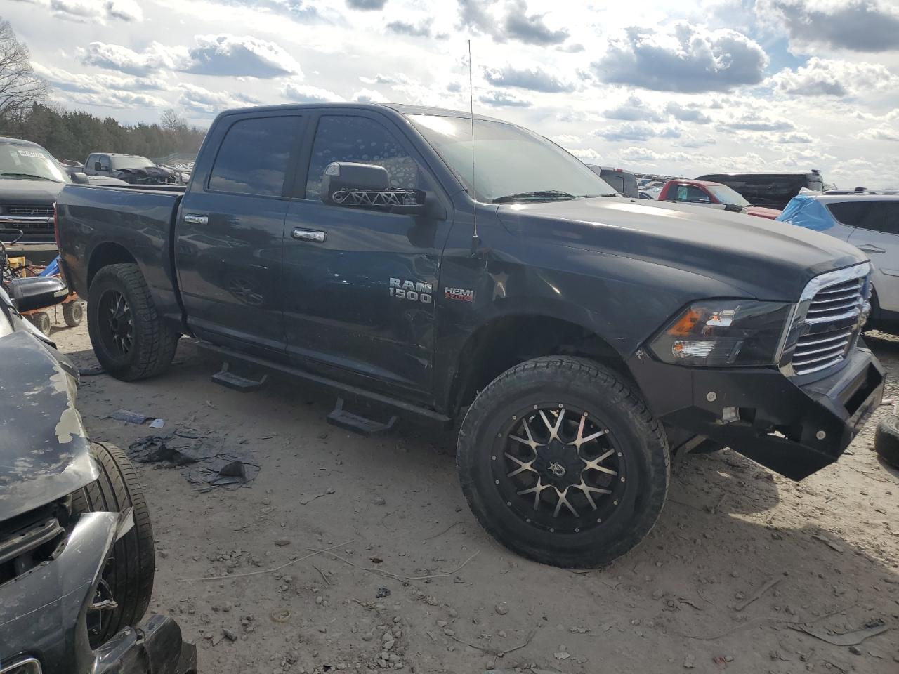 2015 RAM 1500 SLT - Image 4
