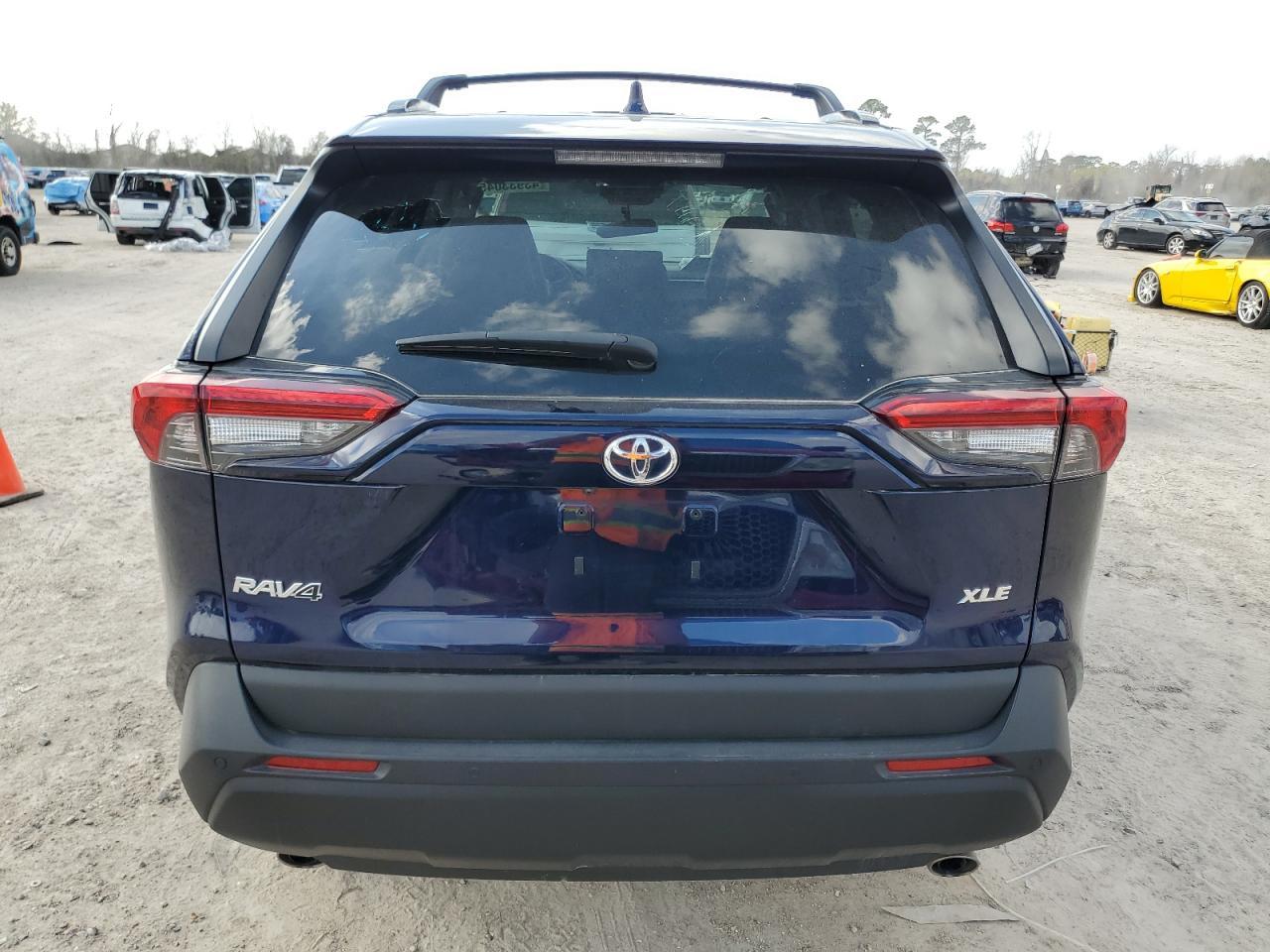 2024 TOYOTA RAV4 XLE P - Фото 6