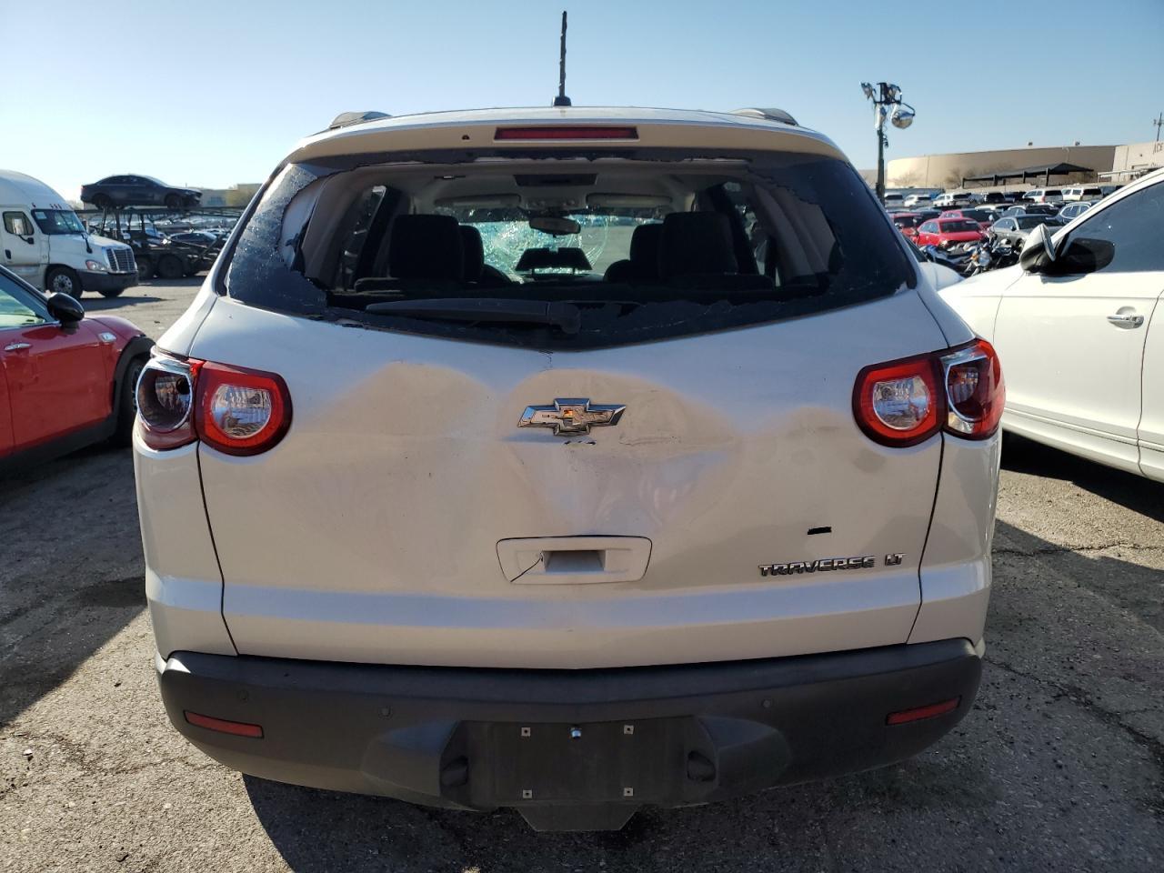 2011 CHEVROLET TRAVERSE L - Image 6