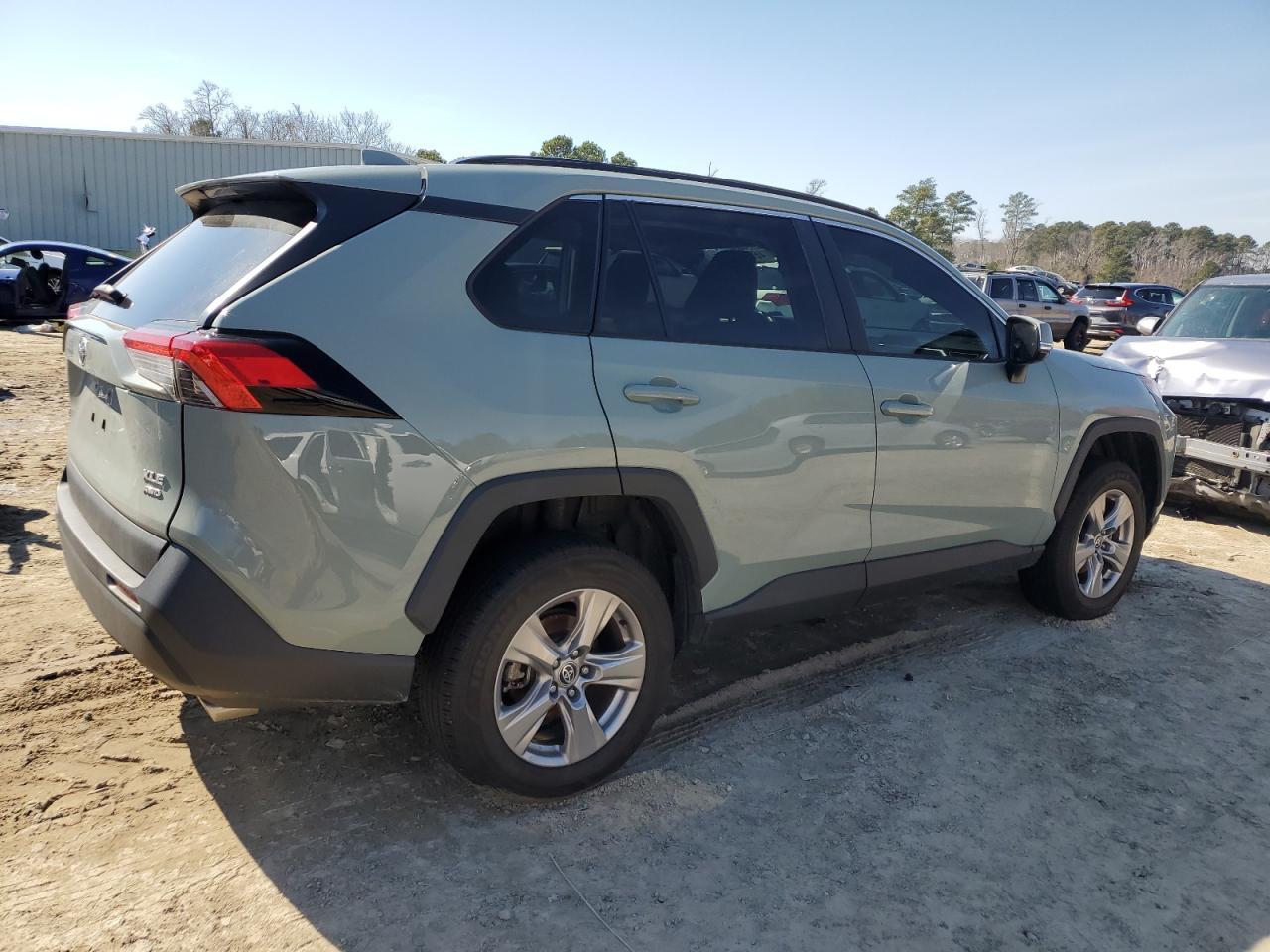 2022 TOYOTA RAV4 XLE - Фото 3