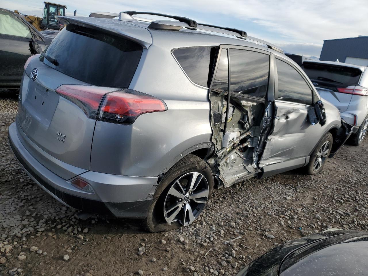 2017 TOYOTA RAV4 XLE - Image 3