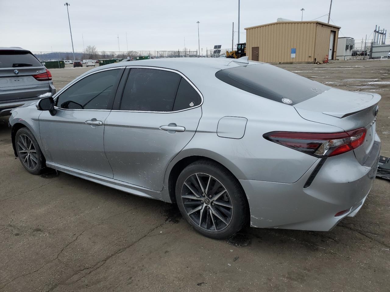 2021 TOYOTA CAMRY SE - Фото 2