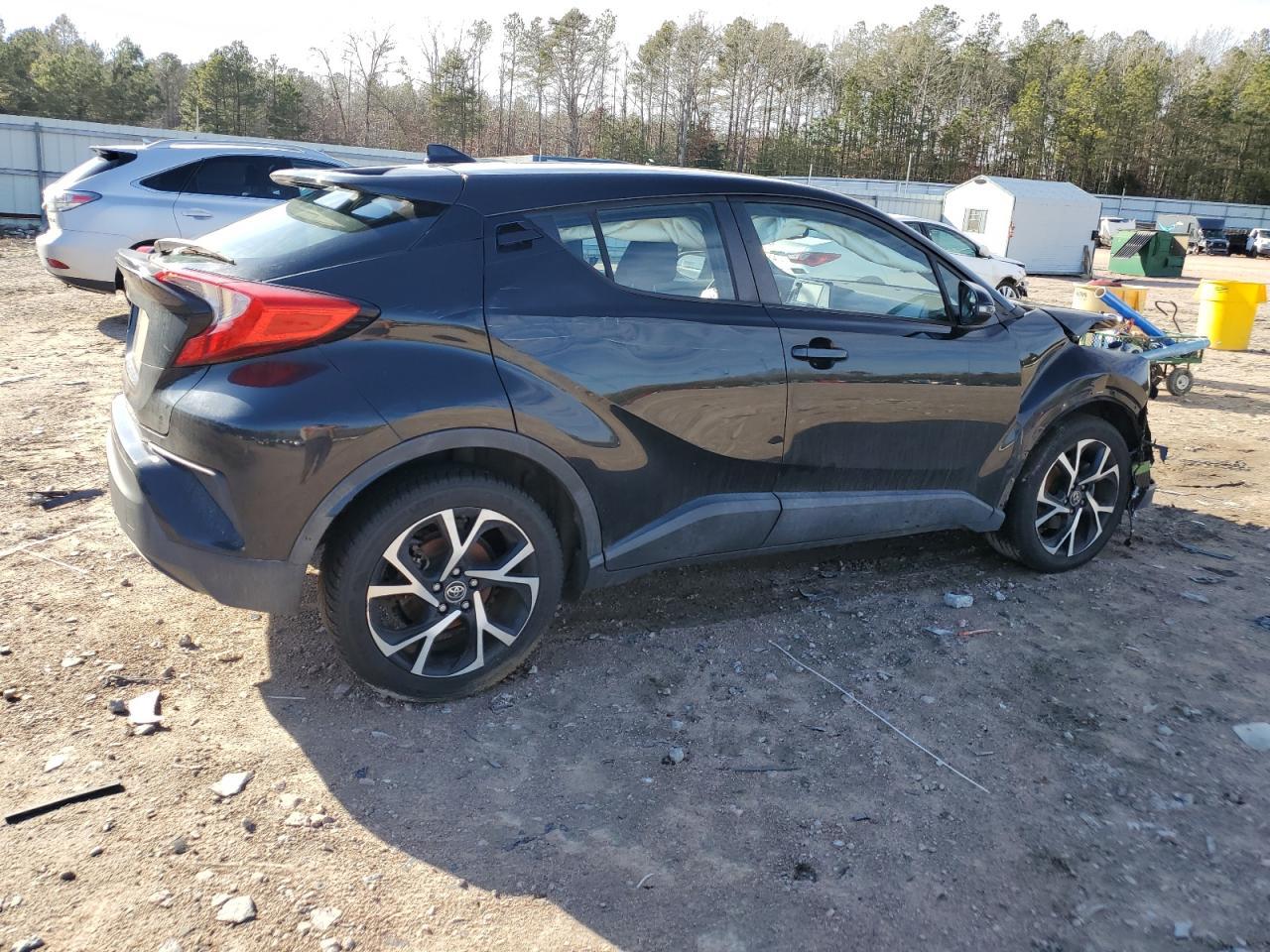 2018 TOYOTA C-HR XLE - Фото 3
