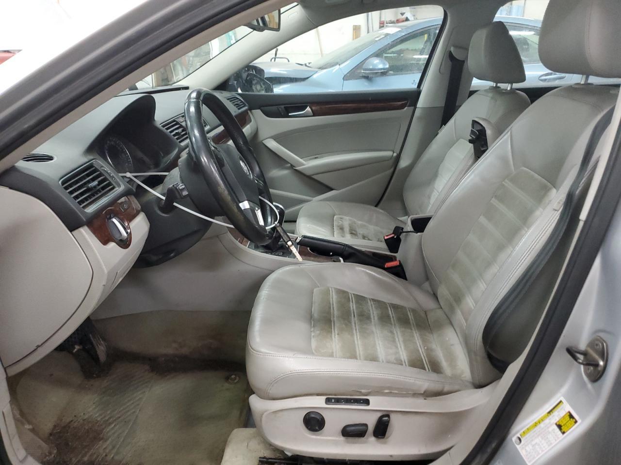 2013 VOLKSWAGEN PASSAT SEL - Image 7