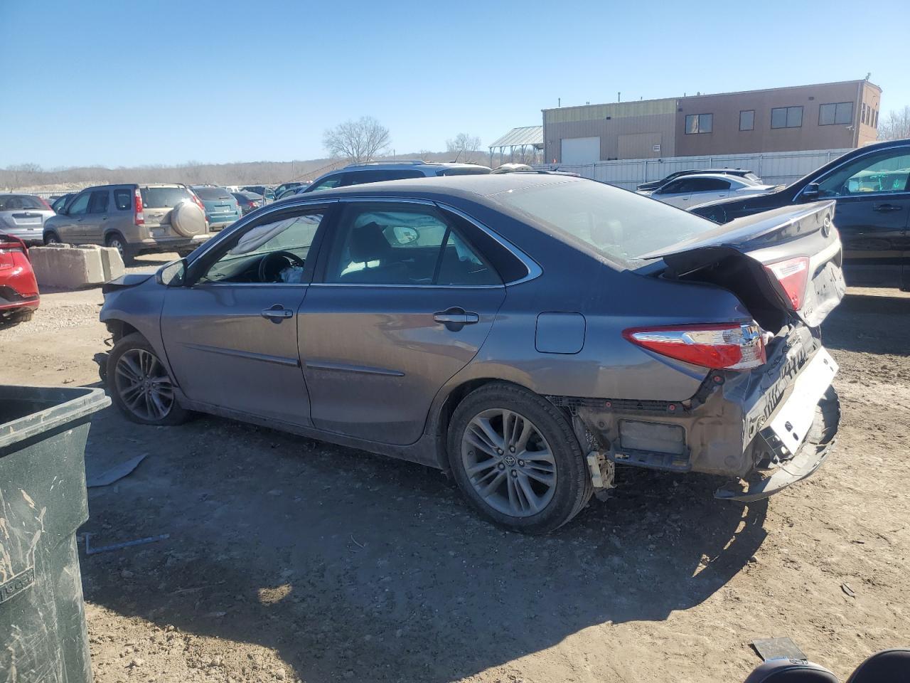 2017 TOYOTA CAMRY LE - Фото 2