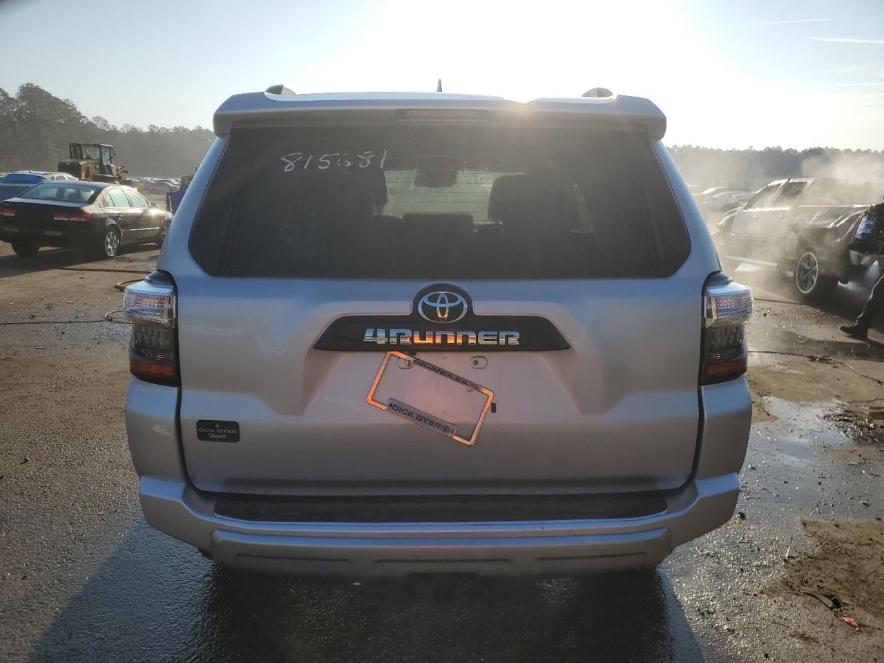 2020 TOYOTA 4RUNNER SR - Фото 6