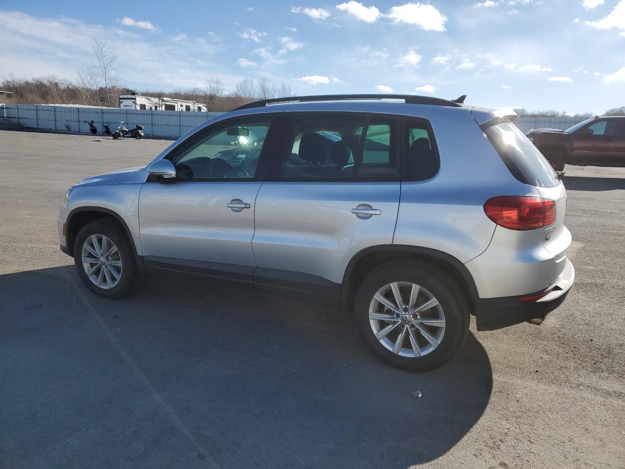 2015 VOLKSWAGEN TIGUAN S - Фото 2