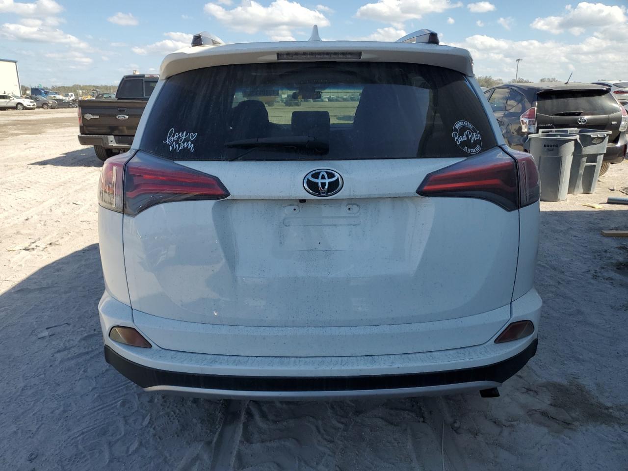 2017 TOYOTA RAV4 XLE - Фото 6