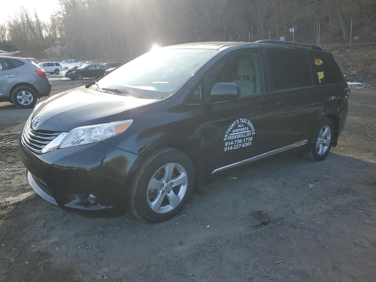 2015 TOYOTA SIENNA LE