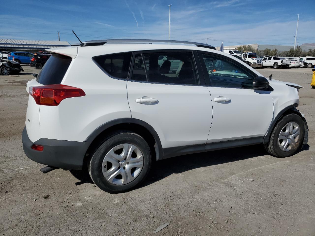 2014 TOYOTA RAV4 LE - Фото 3