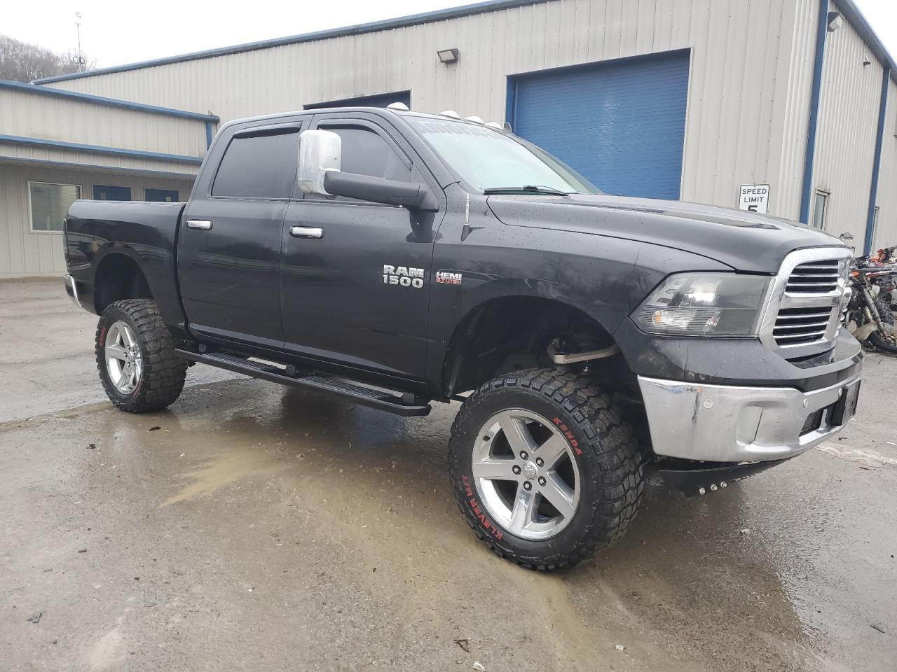 2017 RAM 1500 SLT - Image 4